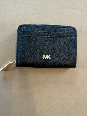 Michael Kors Black Pebbled Leather Zip Card Case with Gold MK Emblem BRAND NEW